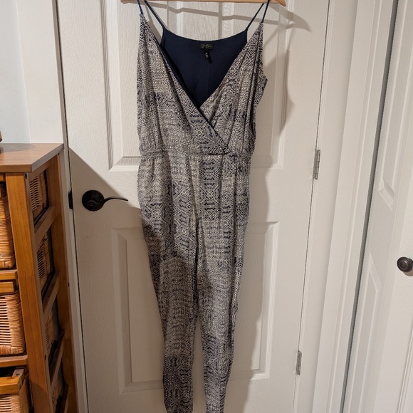 Jessica Simpson White and Navy Print Jumpsuit - Medium - Picture 1 of 5